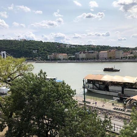 Baroque Danube Panorama Red Apartment Budapest Luaran gambar