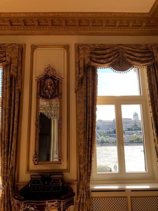 Baroque Danube Panorama Red Apartment Budapest Luaran gambar