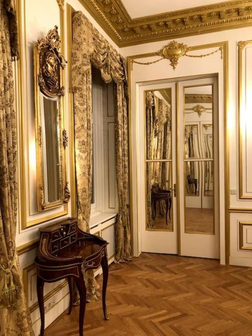 Baroque Danube Panorama Red Apartment Budapest Luaran gambar