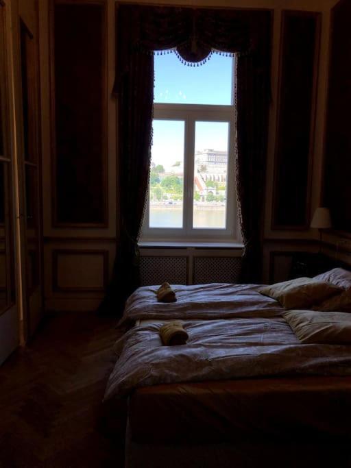 Baroque Danube Panorama Red Apartment Budapest Luaran gambar