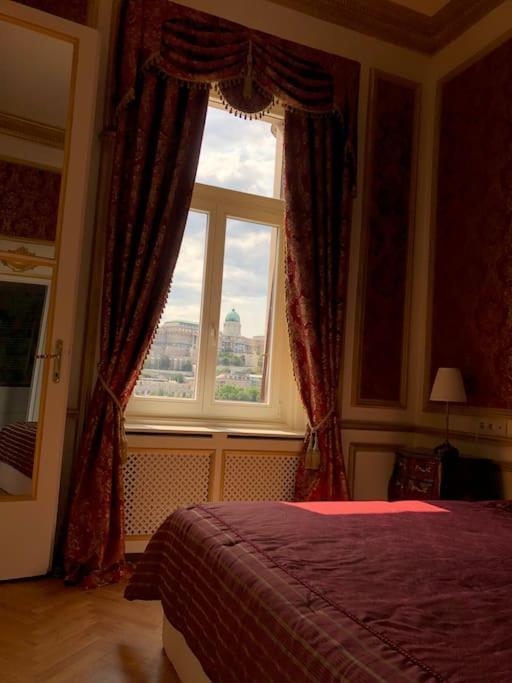 Baroque Danube Panorama Red Apartment Budapest Luaran gambar