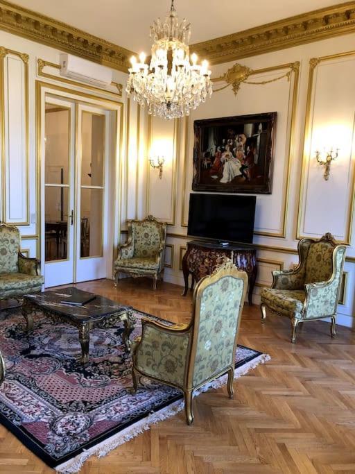 Baroque Danube Panorama Red Apartment Budapest Luaran gambar