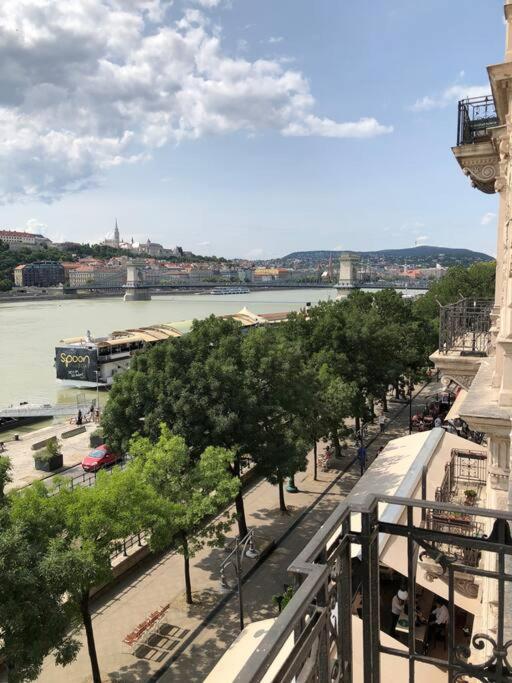 Baroque Danube Panorama Red Apartment Budapest Luaran gambar