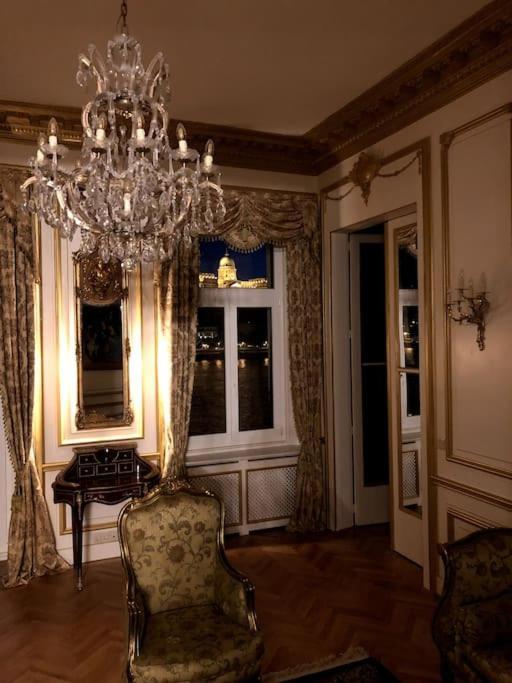 Baroque Danube Panorama Red Apartment Budapest Luaran gambar