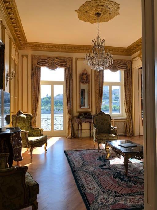 Baroque Danube Panorama Red Apartment Budapest Luaran gambar