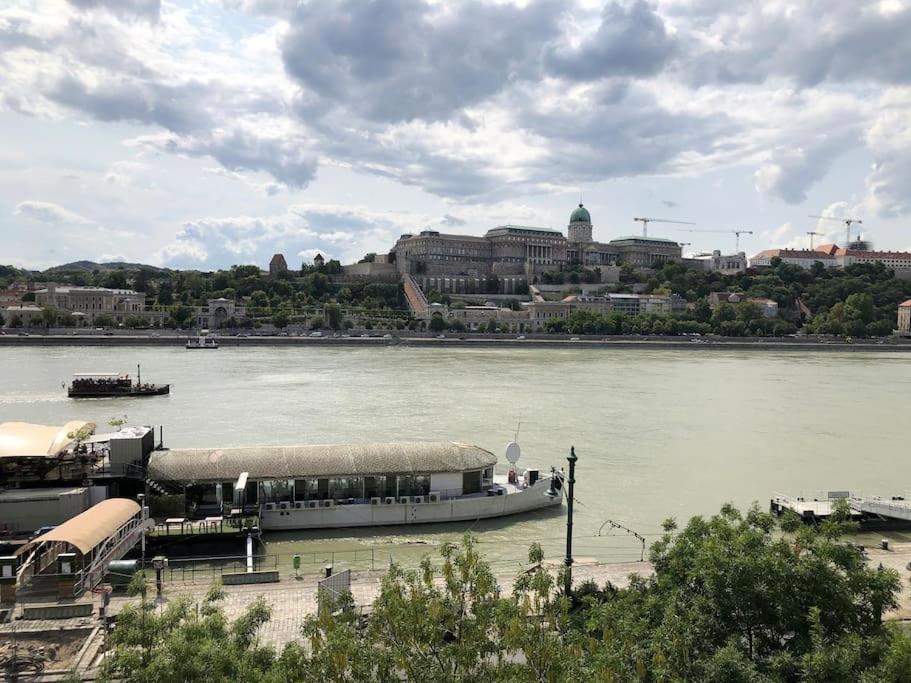 Baroque Danube Panorama Red Apartment Budapest Luaran gambar